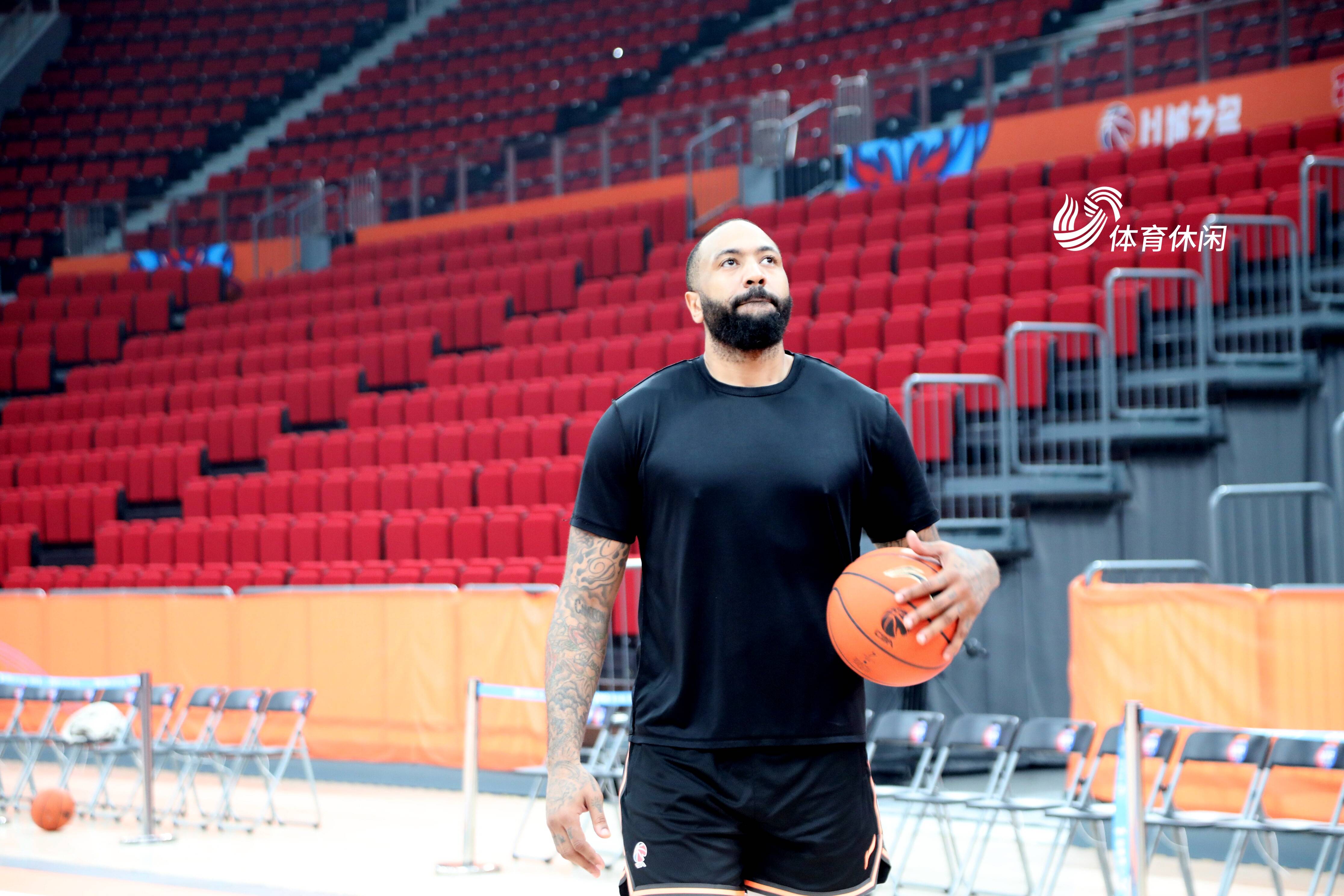 赛后CBA季后赛焦点战，AC米兰绝杀压哨，震撼外界，赛程密集仍需轮换的简单介绍