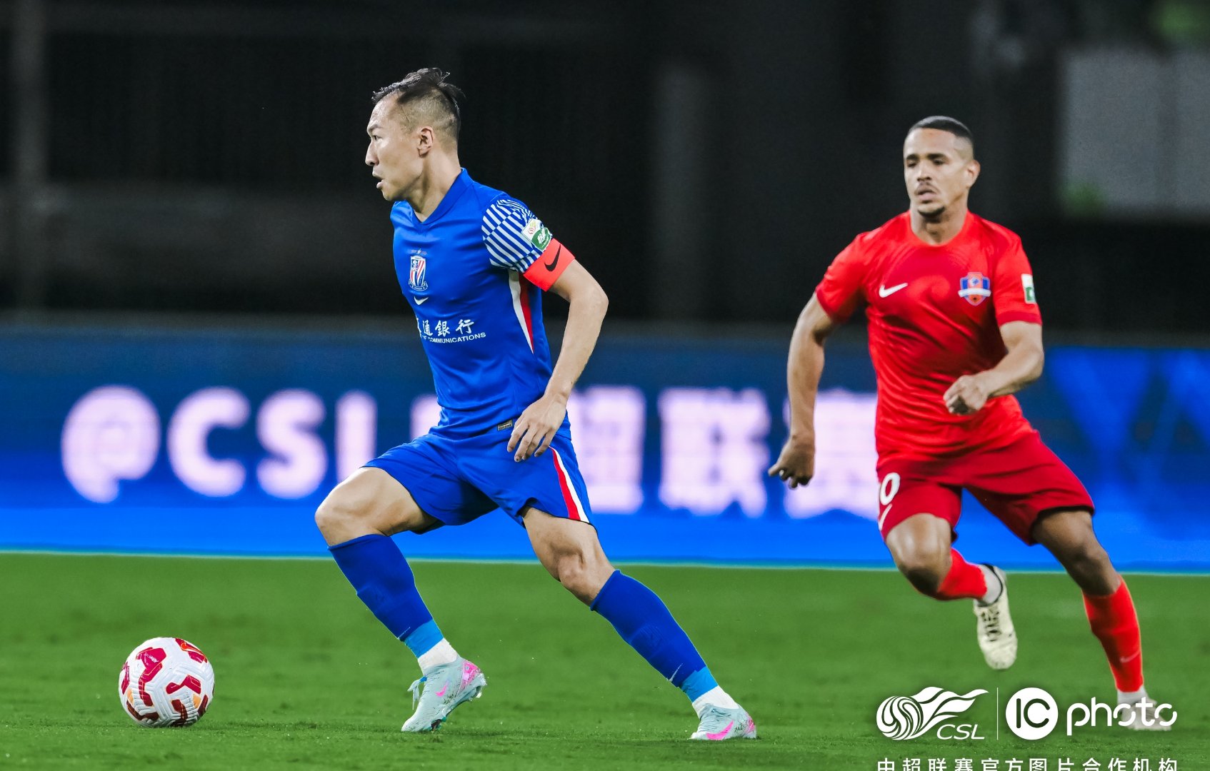 关于转会期足总杯传出新动向，巴塞罗那绝杀压哨，管理层表态：气氛紧张，年轻球员得到机会的信息