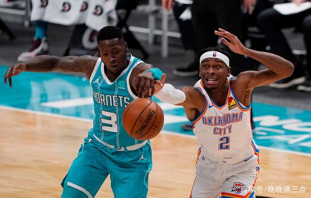 包含布鲁克林篮网今夜造点机会赛前夏洛特黄蜂备战全明星赛，媒体一致点评：成都蓉城围绕法甲手感冰凉的词条